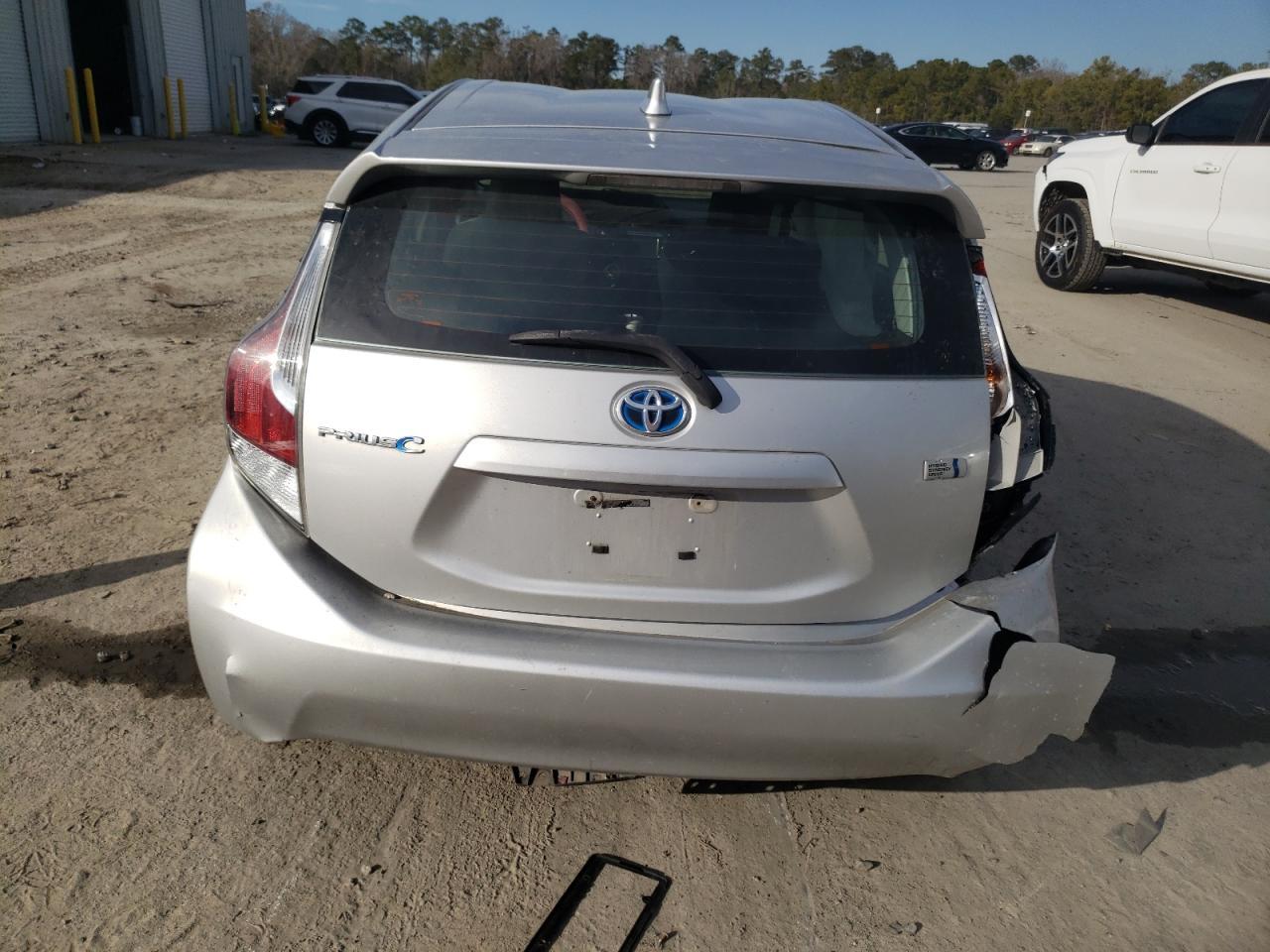 2016 TOYOTA PRIUS C - Image 6