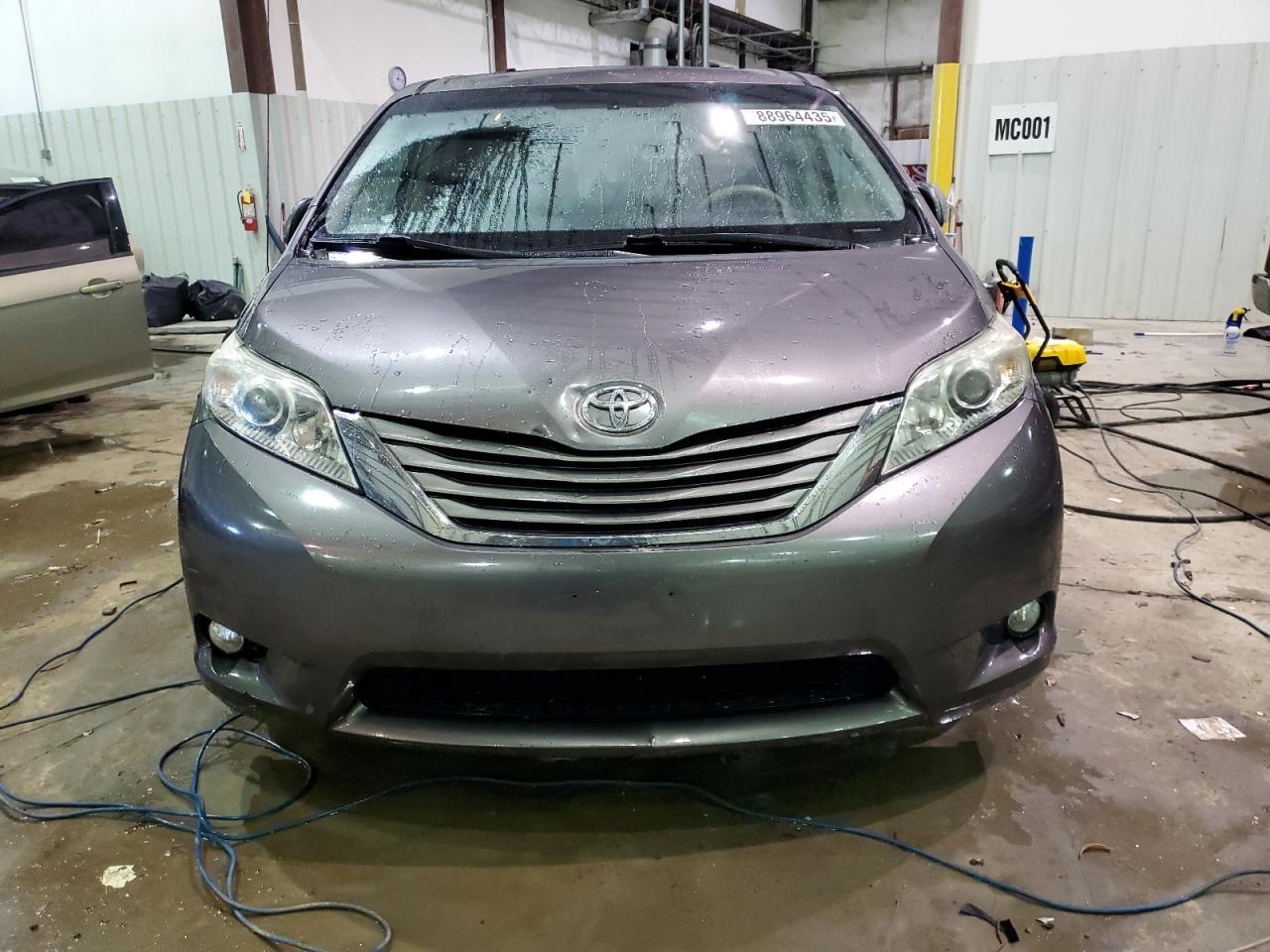 2011 TOYOTA SIENNA XLE - Фото 5
