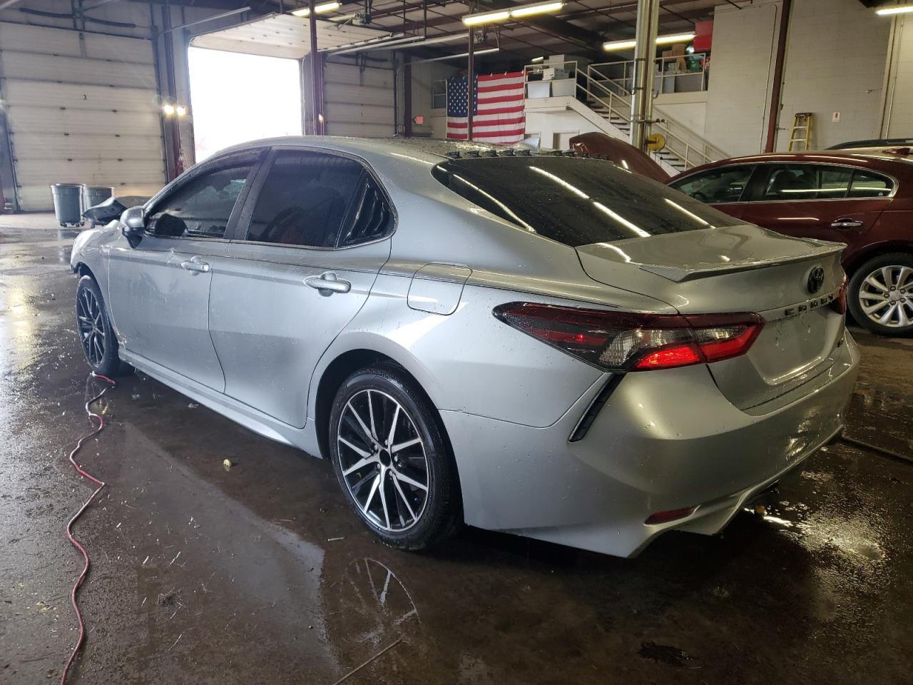 2021 TOYOTA CAMRY SE - Фото 2