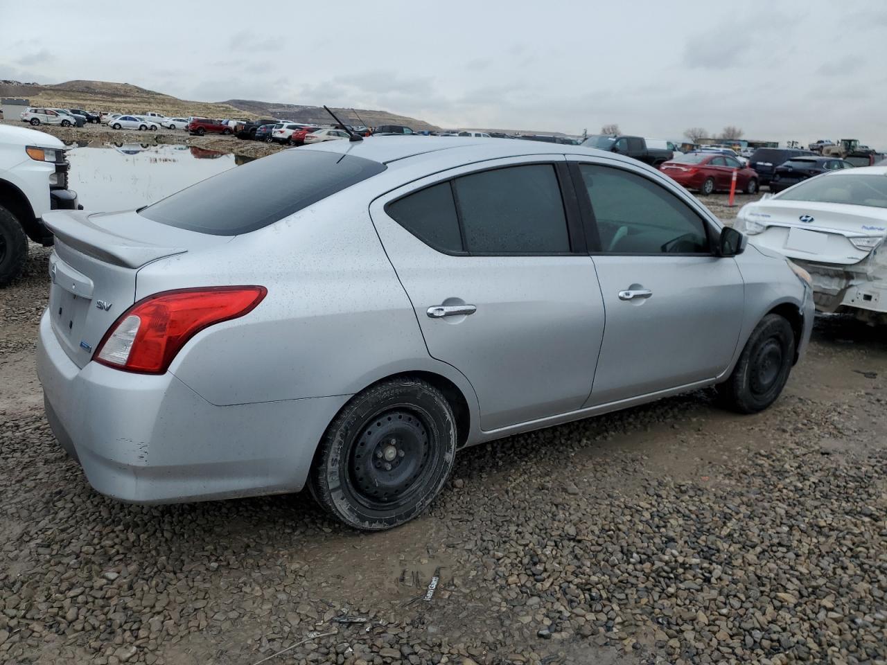 2016 NISSAN VERSA S - Фото 3