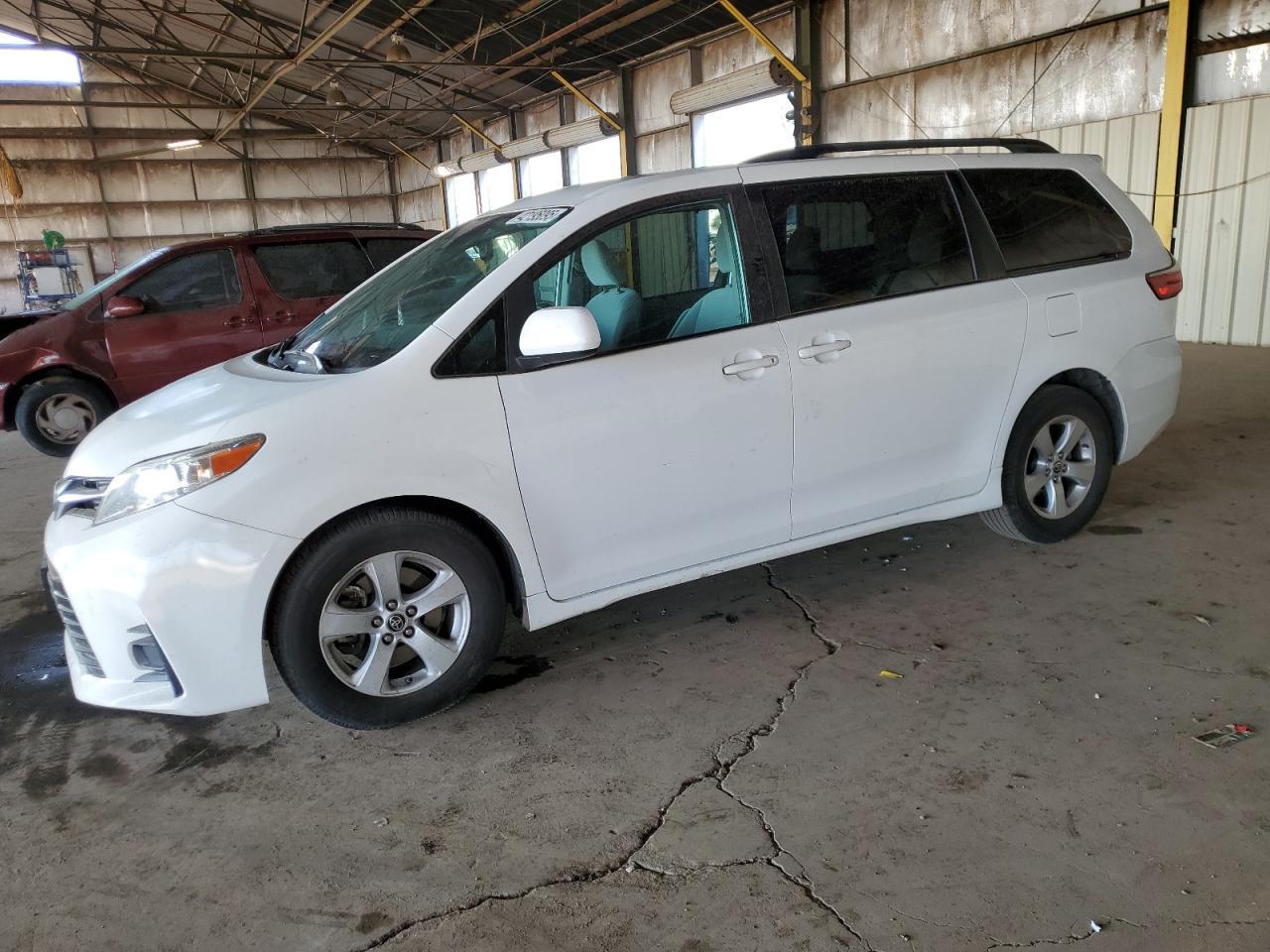 2020 TOYOTA SIENNA LE
