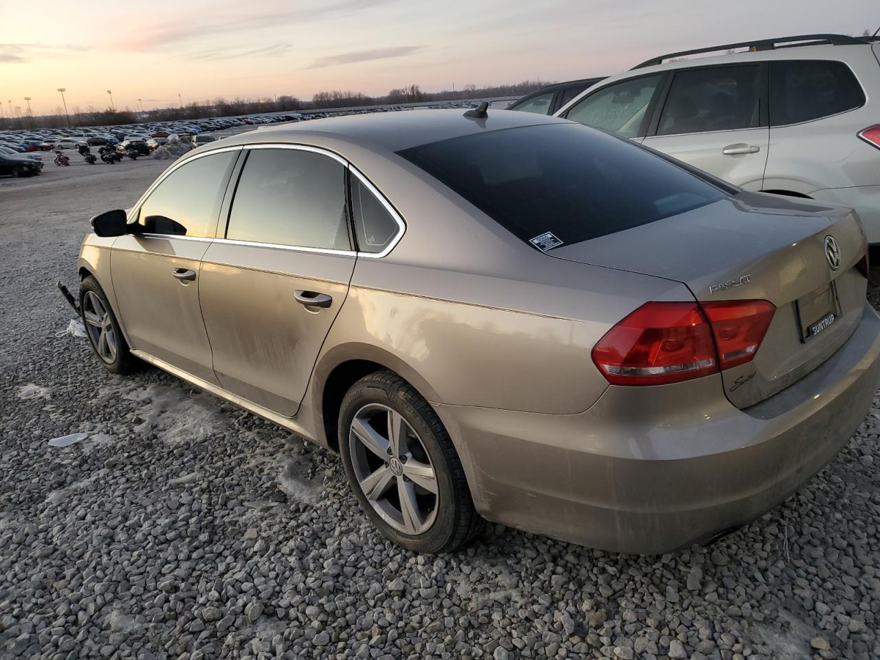 2015 VOLKSWAGEN PASSAT SE - Фото 2