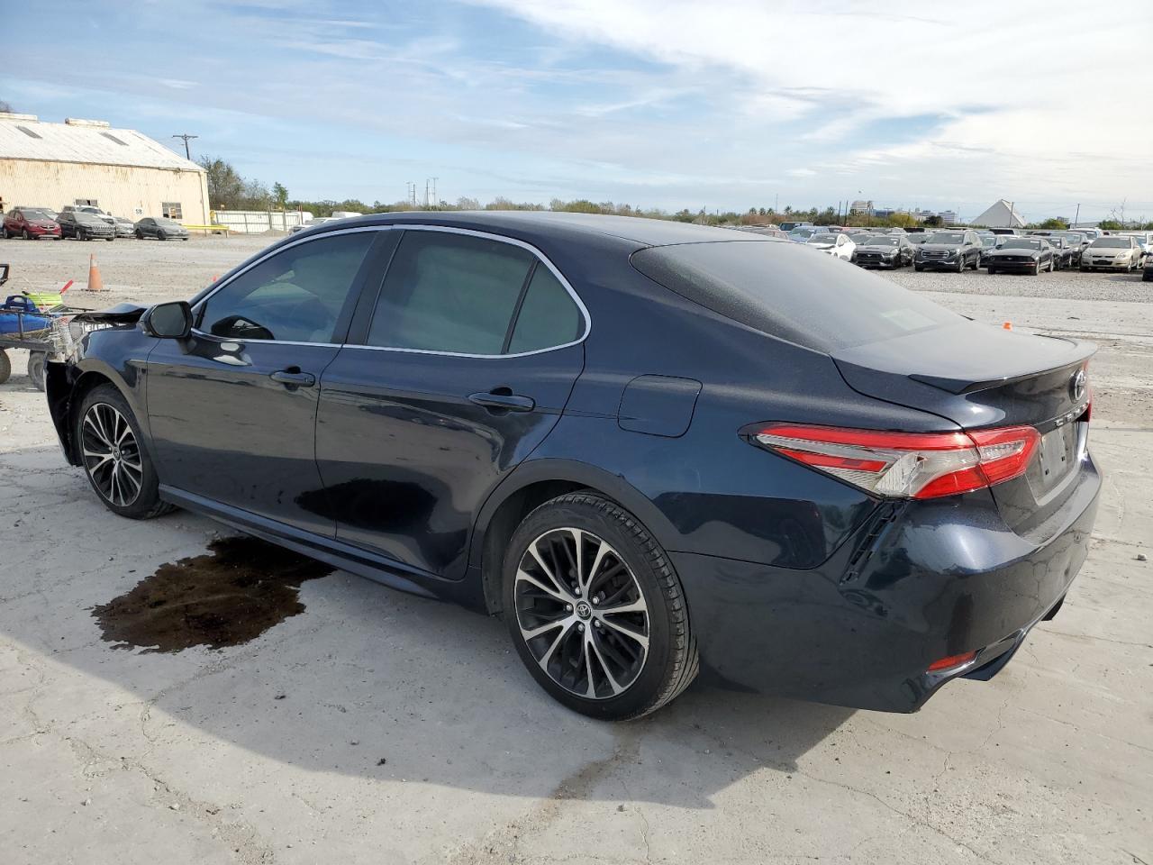 2018 TOYOTA CAMRY L - Фото 2