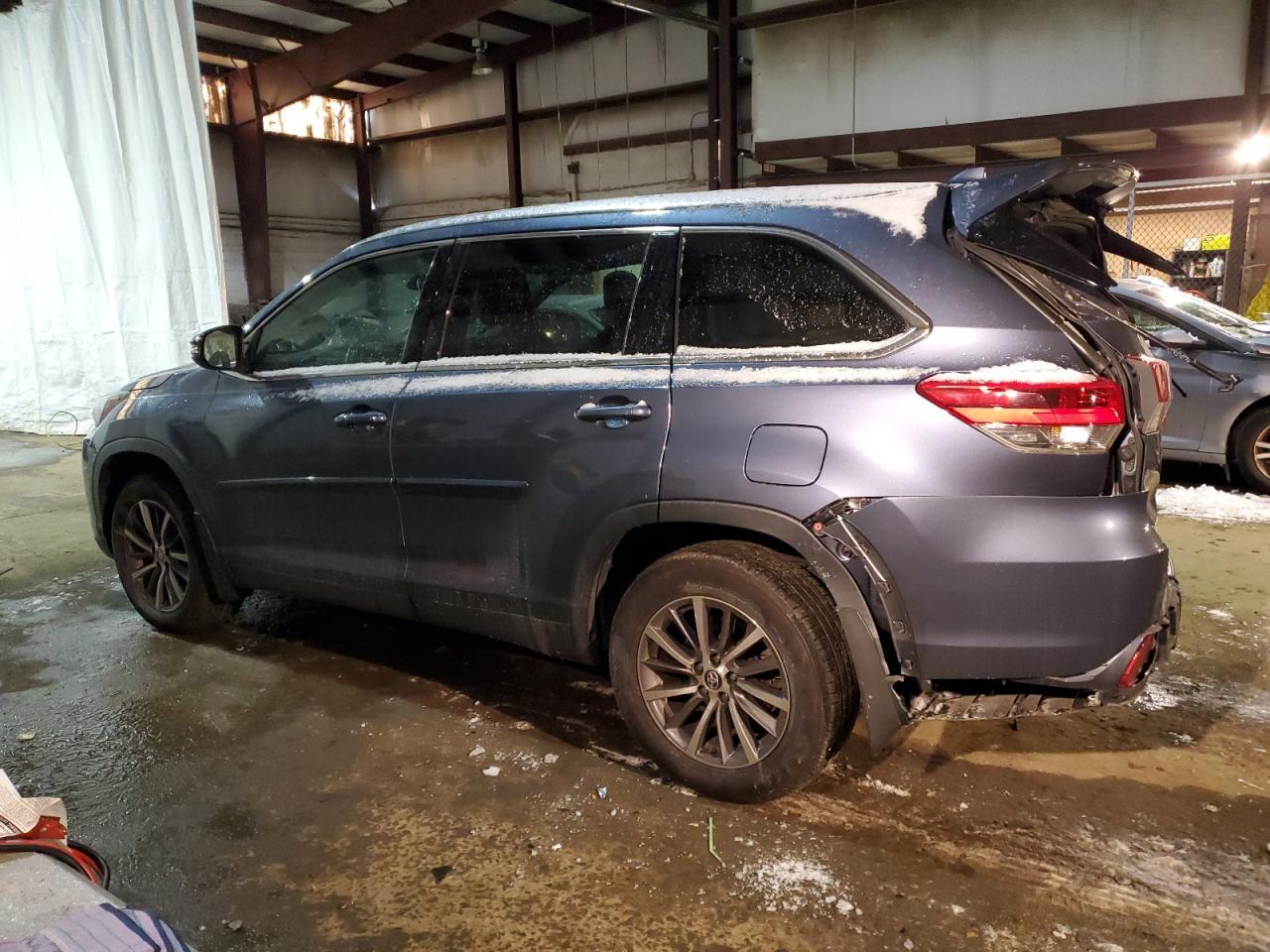 2019 TOYOTA HIGHLANDER - Image 2