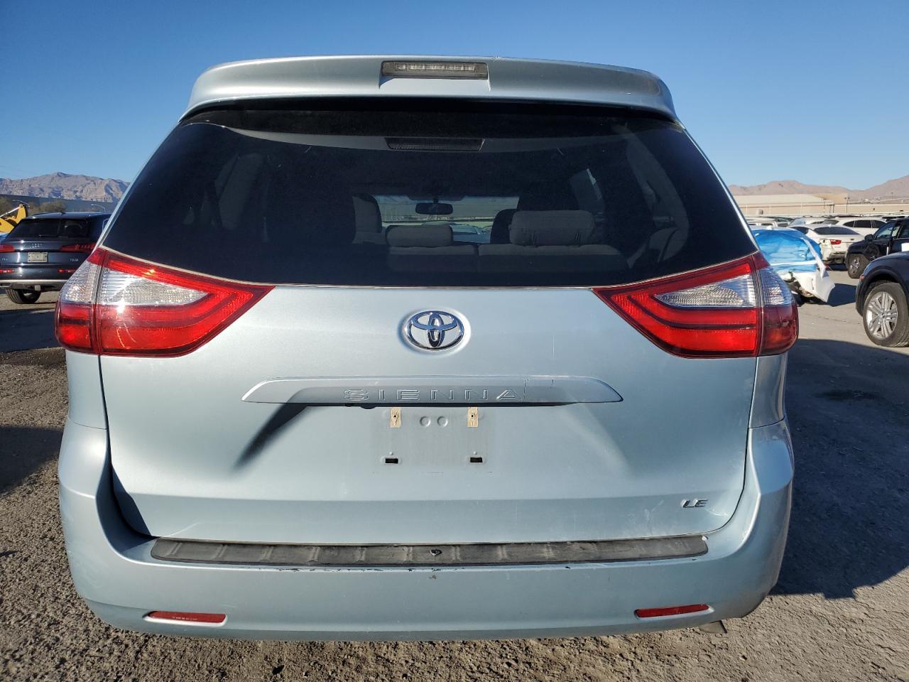 2015 TOYOTA SIENNA LE - Фото 6
