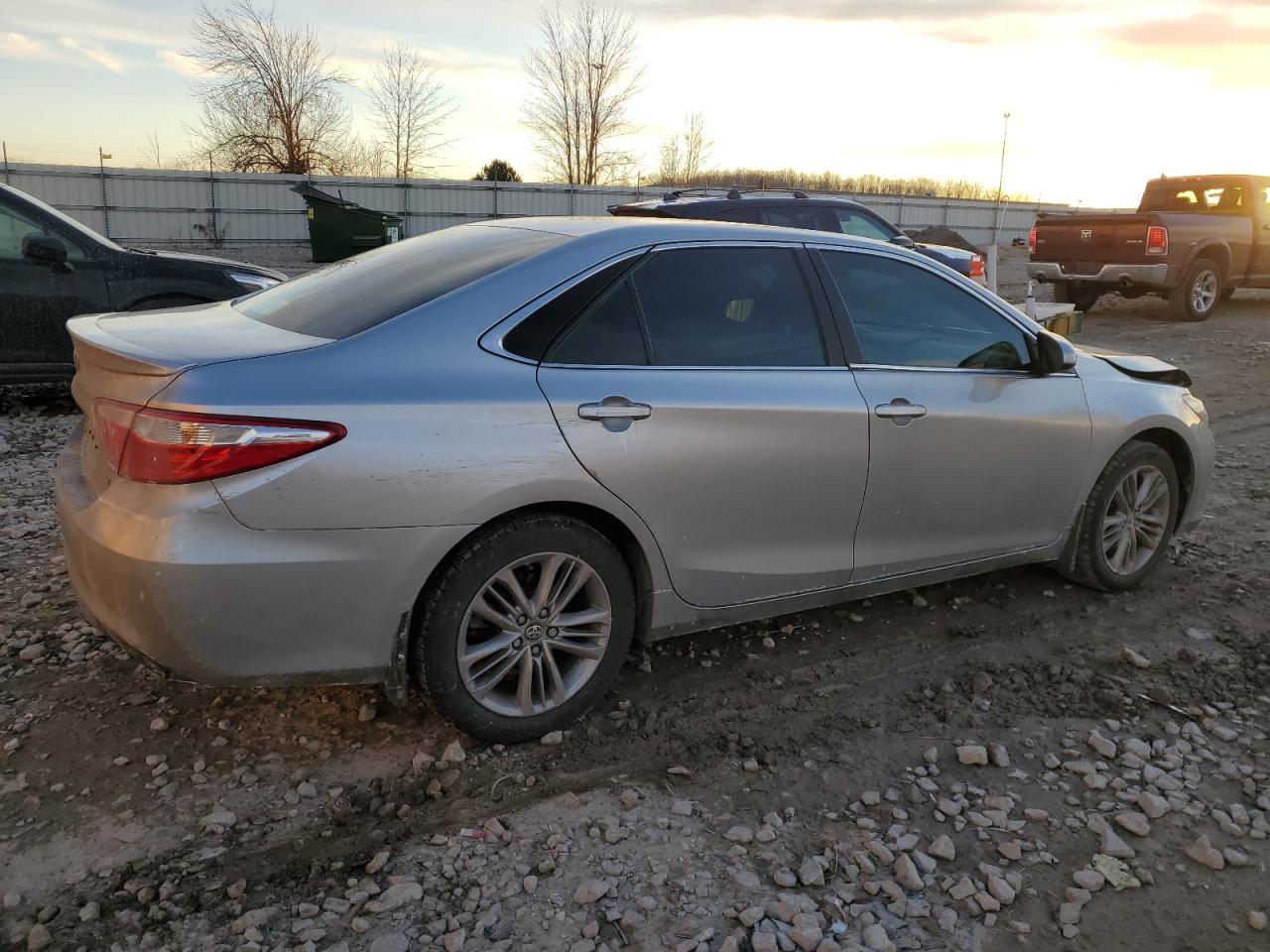 2016 TOYOTA CAMRY LE - Фото 3