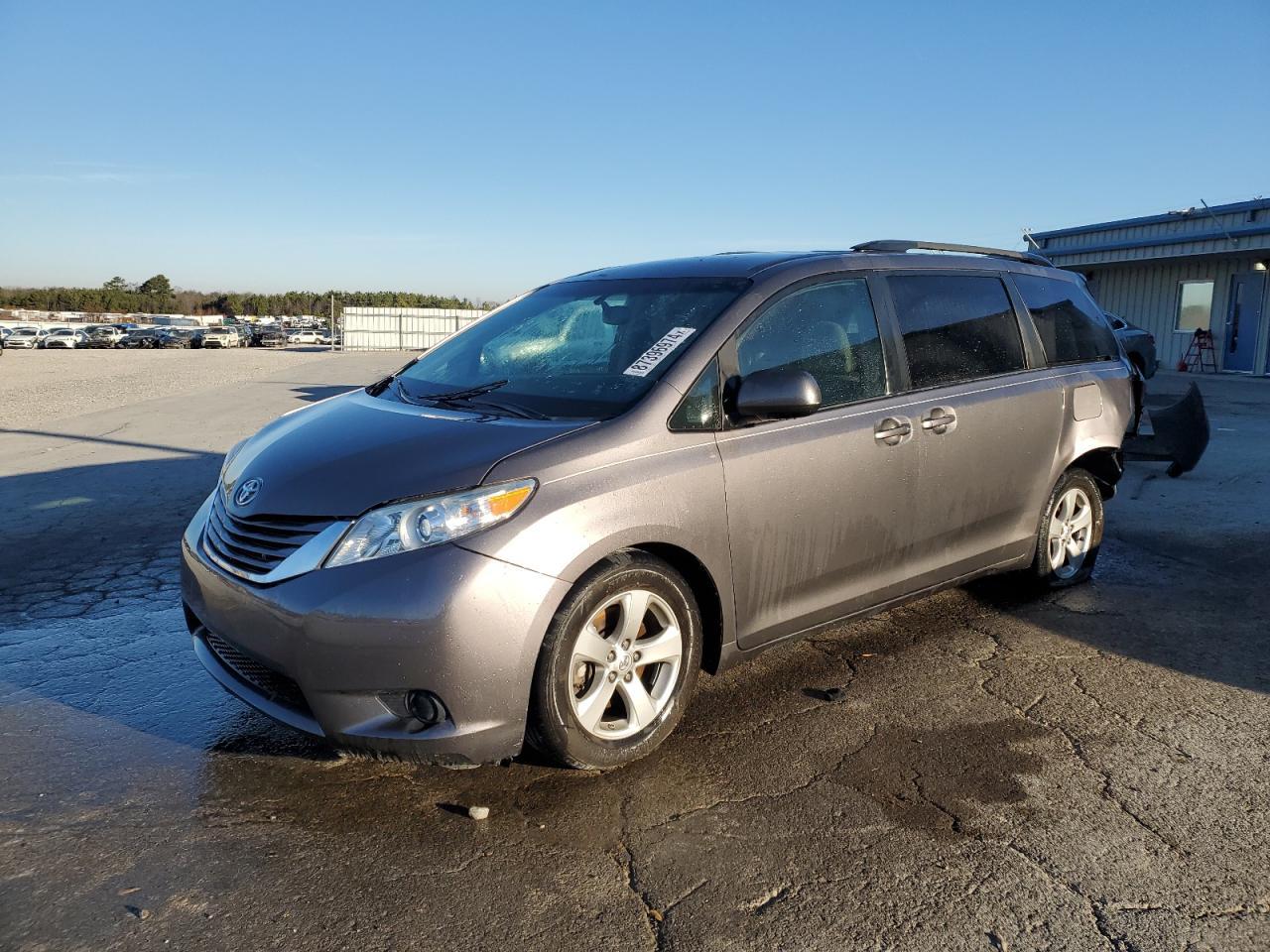 2015 TOYOTA SIENNA LE