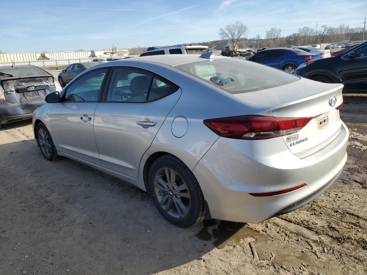 2018 HYUNDAI ELANTRA SE - Фото 2