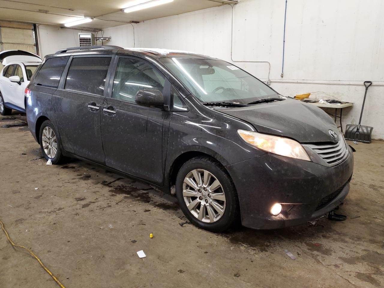 2011 TOYOTA SIENNA XLE - Фото 4