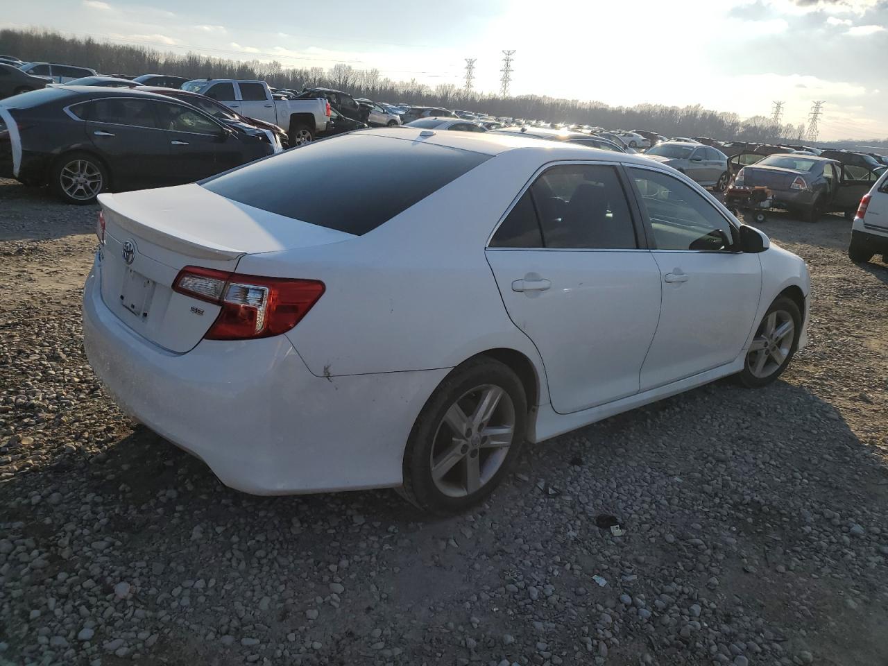 2013 TOYOTA CAMRY L - Фото 3