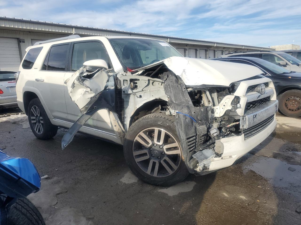 2017 TOYOTA 4RUNNER SR - Image 4
