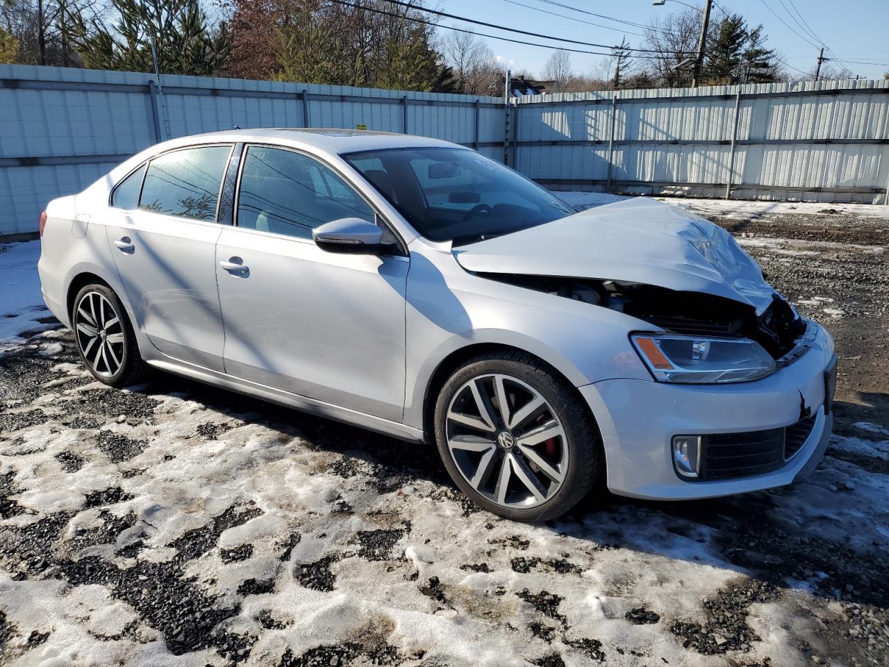 2013 VOLKSWAGEN JETTA GLI - Image 4