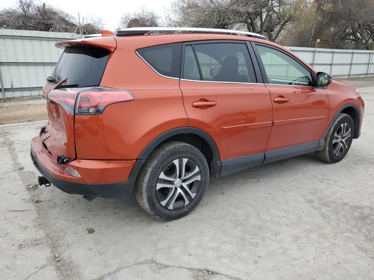2016 TOYOTA RAV4 LE - Фото 3