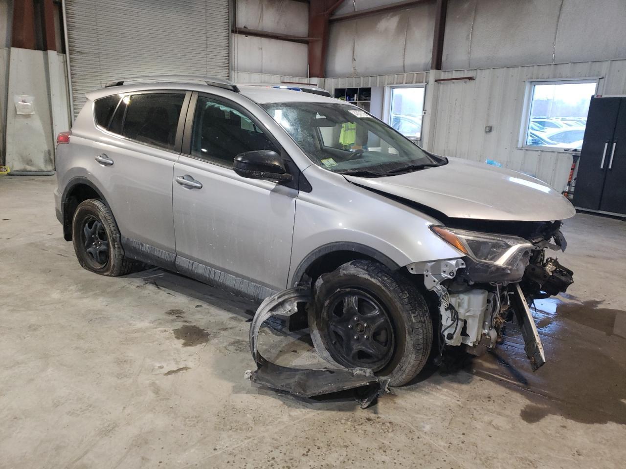 2017 TOYOTA RAV4 LE - Image 4