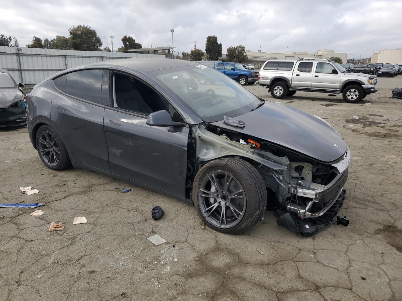 2025 TESLA MODEL Y - Image 4
