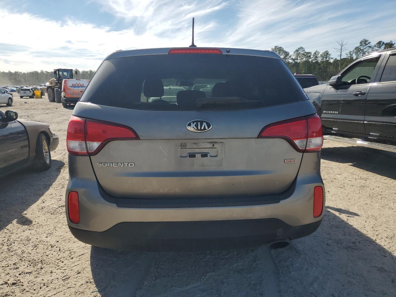 2015 KIA SORENTO LX - Image 6