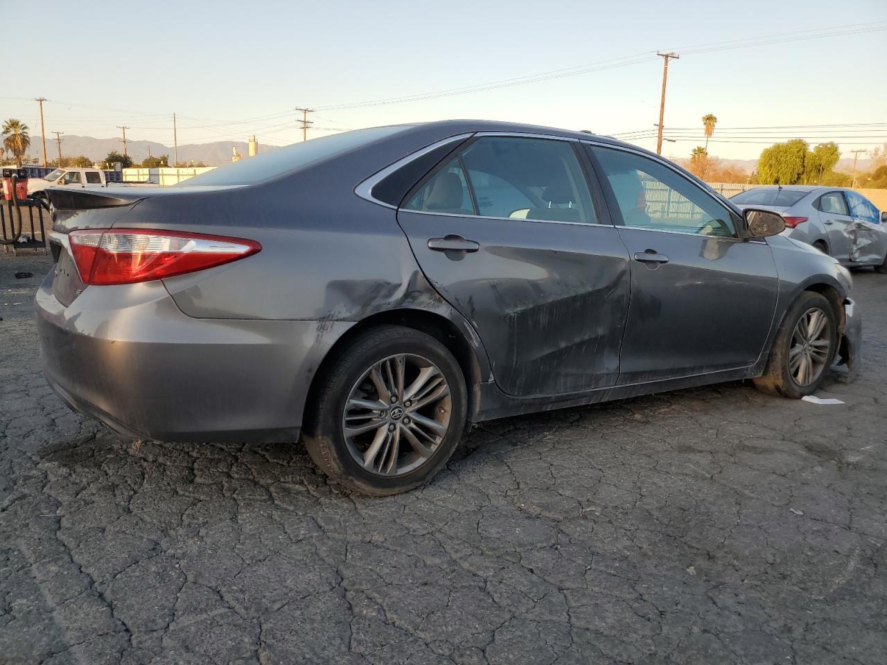 2016 TOYOTA CAMRY LE - Фото 3