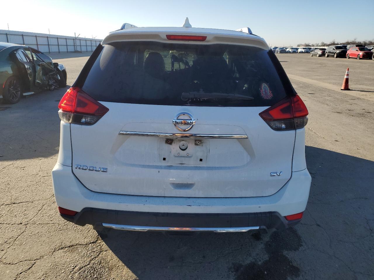 2017 NISSAN ROGUE SV - Фото 6