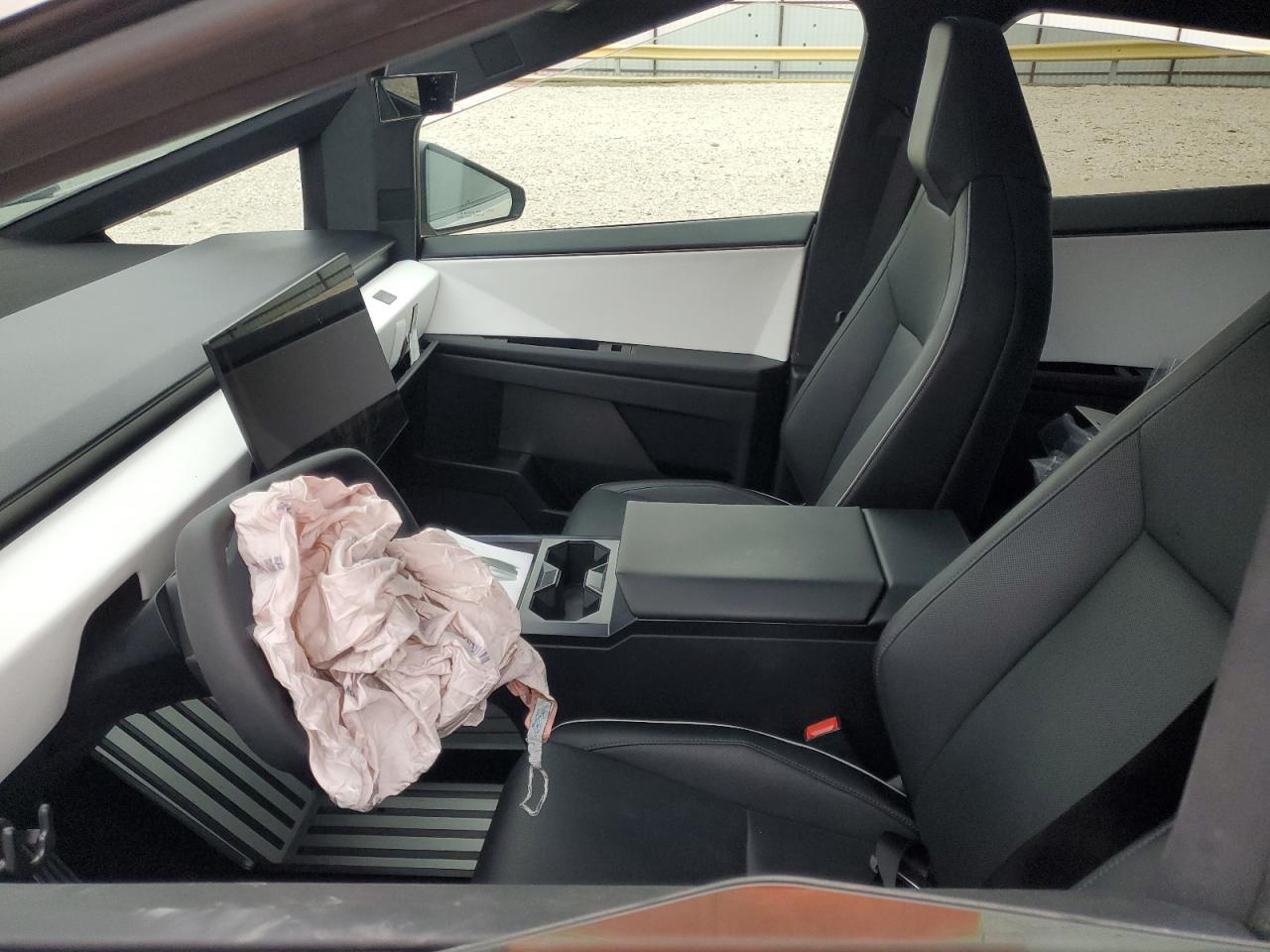 2024 TESLA CYBERTRUCK - Image 7