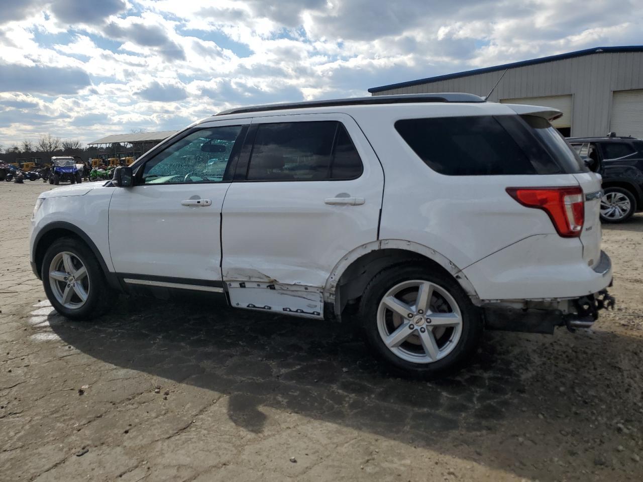 2018 FORD EXPLORER X - Image 2