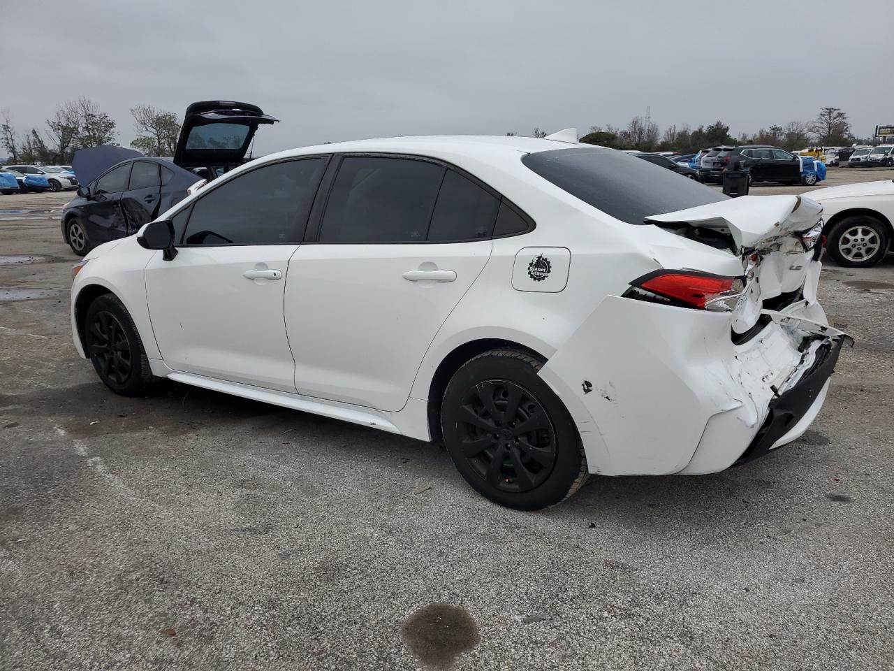 2021 TOYOTA COROLLA LE - Фото 2