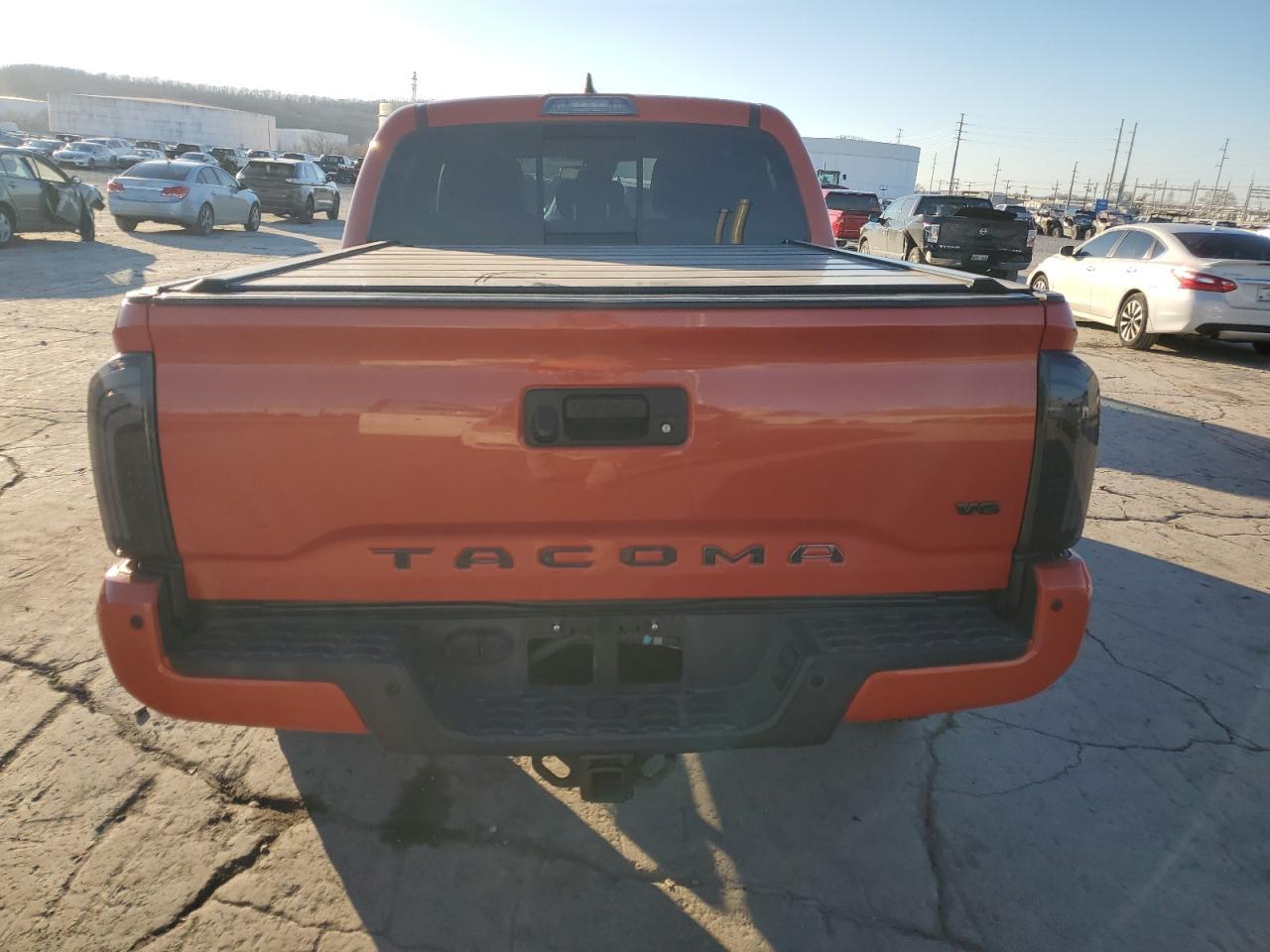 2018 TOYOTA TACOMA DOU - Фото 6