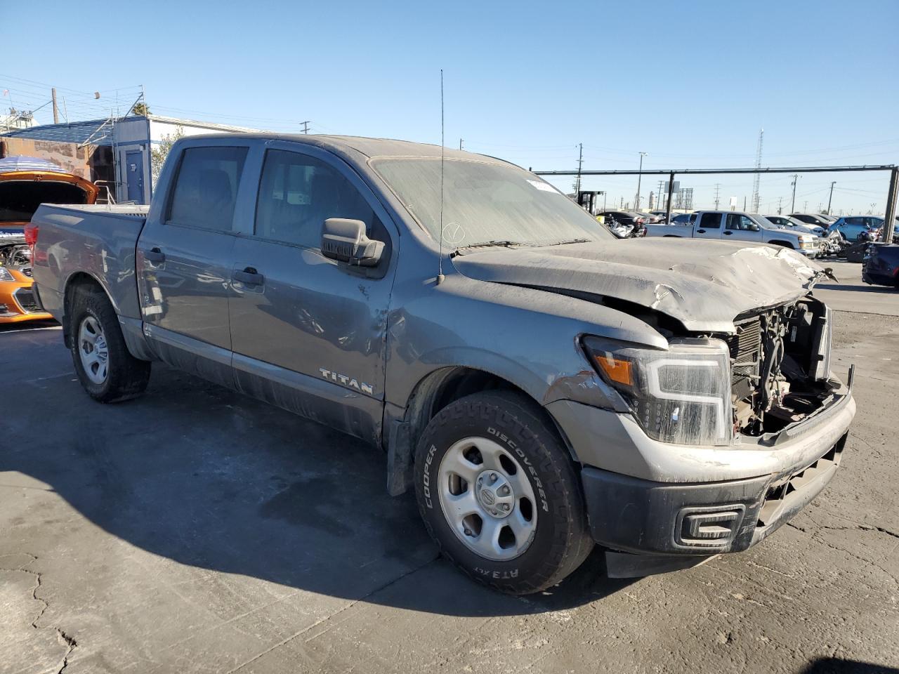 2018 NISSAN TITAN S - Фото 4