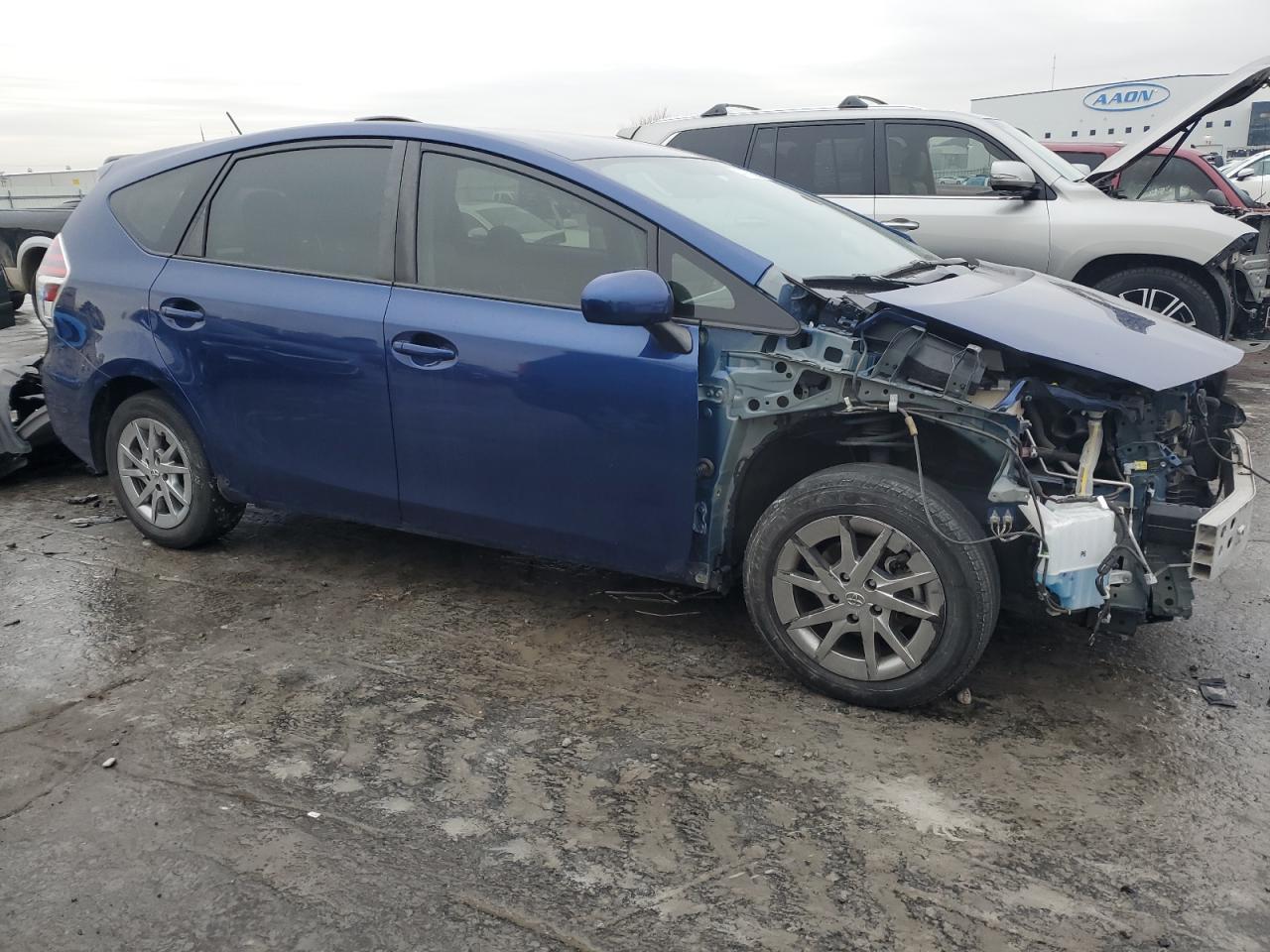 2016 TOYOTA PRIUS V - Фото 4