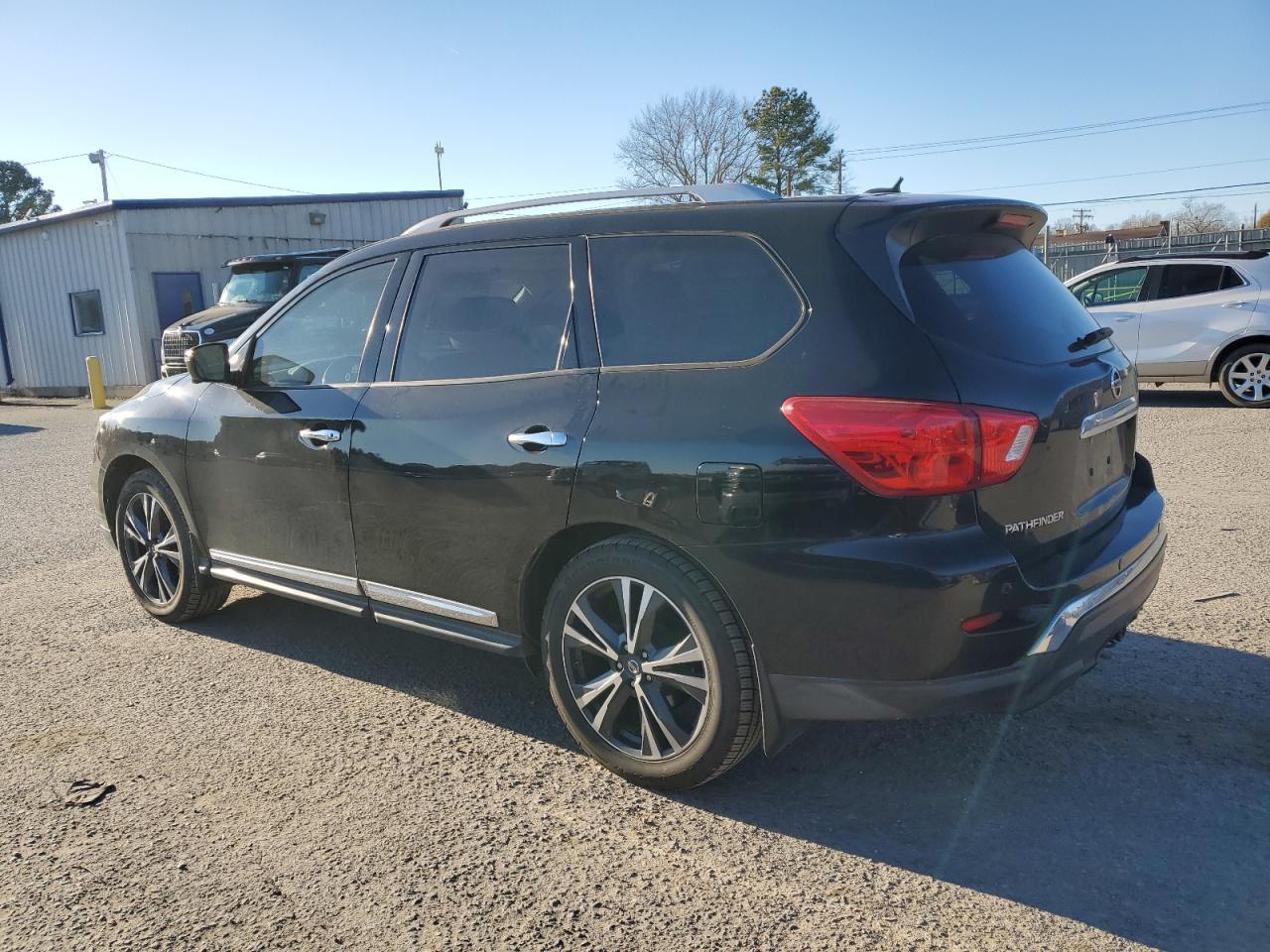 2017 NISSAN PATHFINDER - Image 2