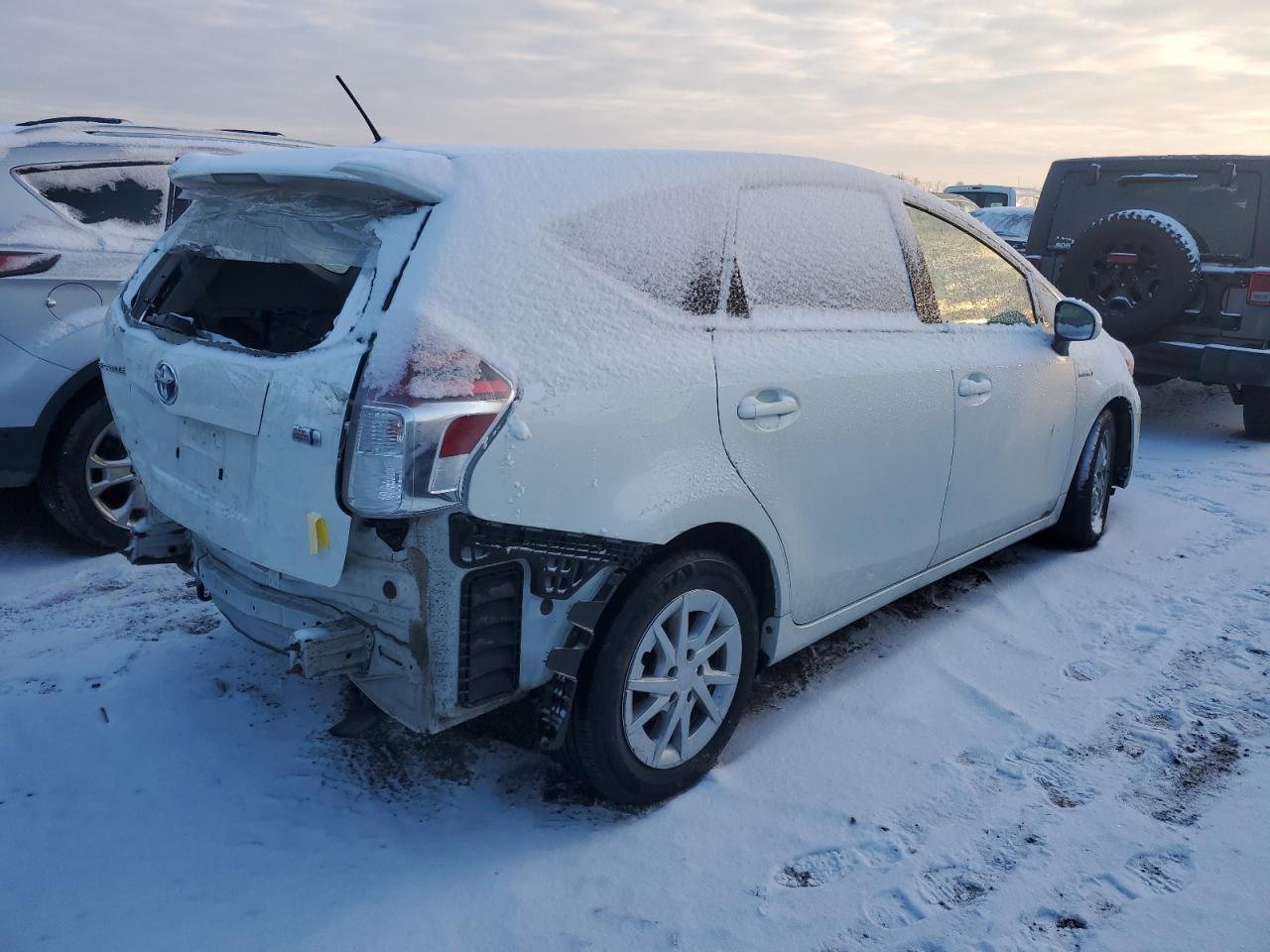 2015 TOYOTA PRIUS V - Фото 3