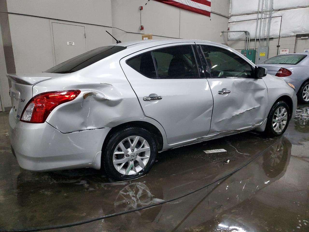 2016 NISSAN VERSA SV W - Image 3