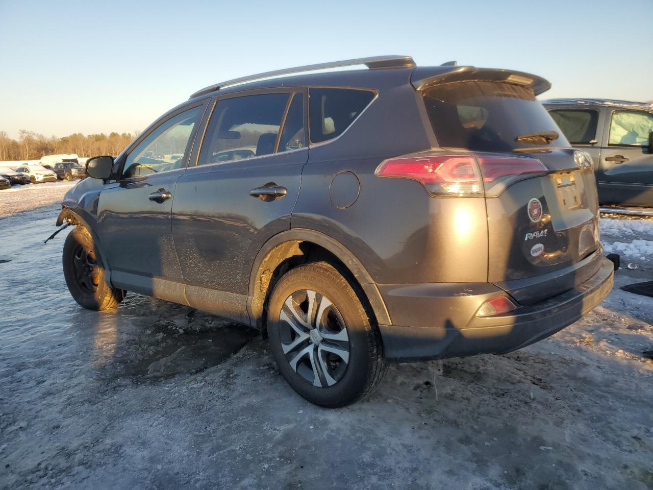 2017 TOYOTA RAV4 LE - Фото 2