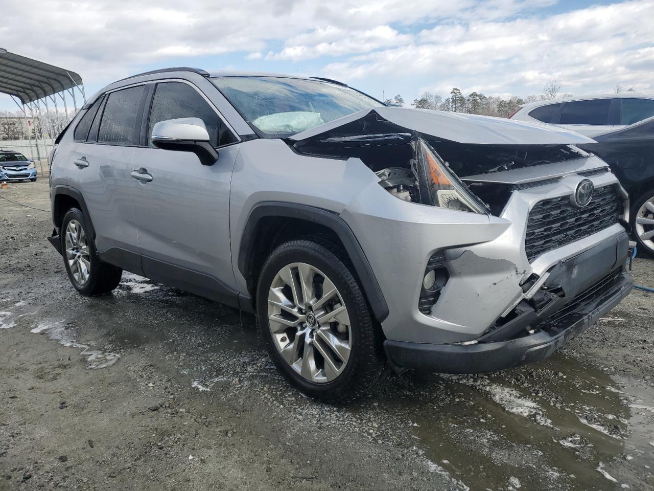 2019 TOYOTA RAV4 XLE P - Фото 4