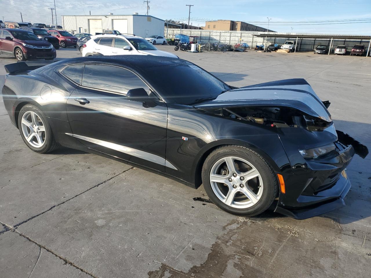 2018 CHEVROLET CAMARO LT - Image 4