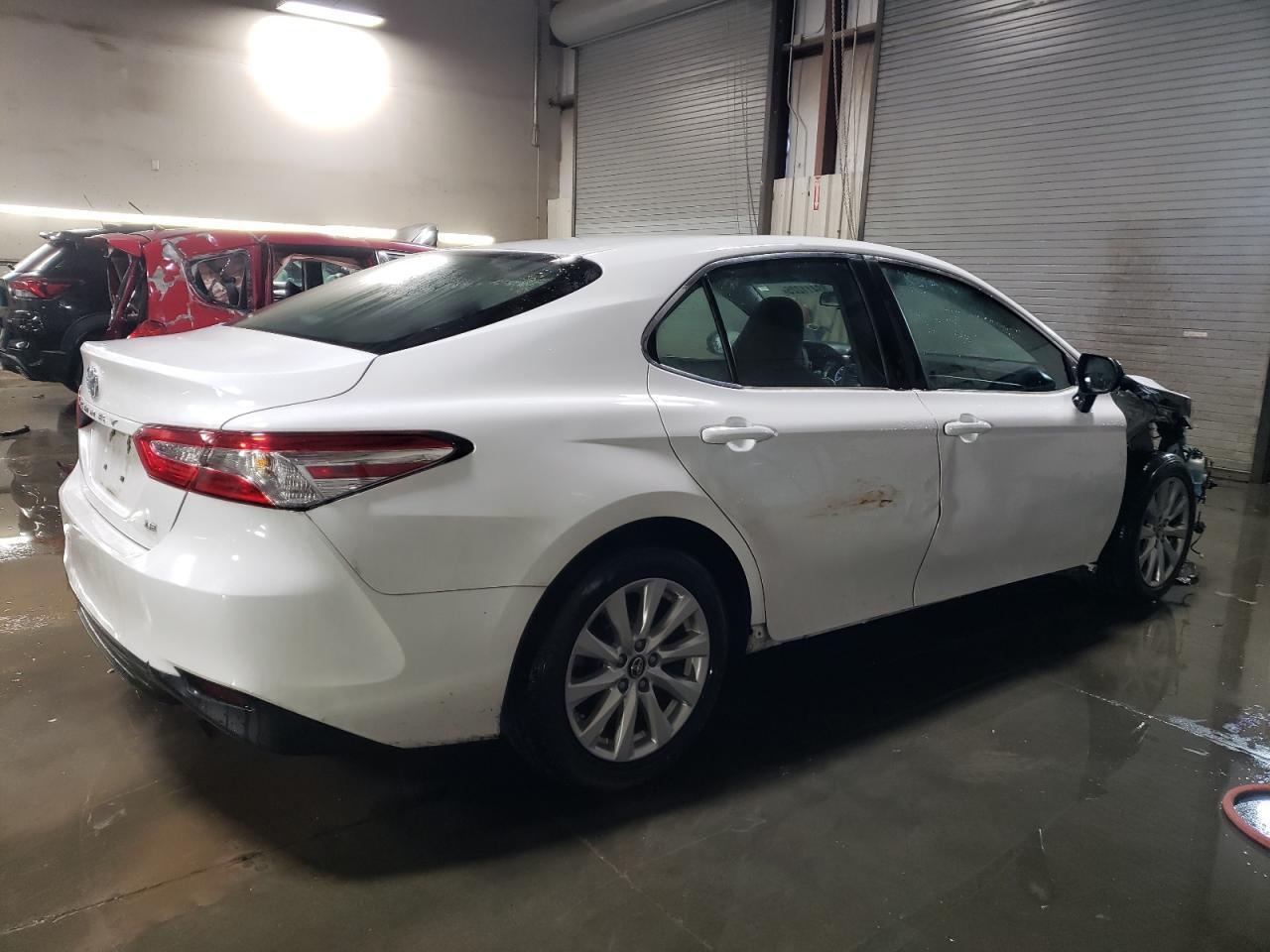 2018 TOYOTA CAMRY L - Фото 3