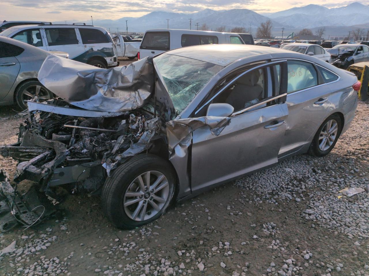 2017 HYUNDAI SONATA SE
