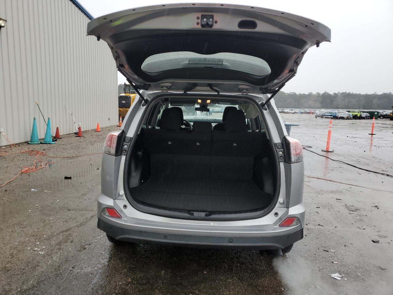 2017 TOYOTA RAV4 LE - Image 6