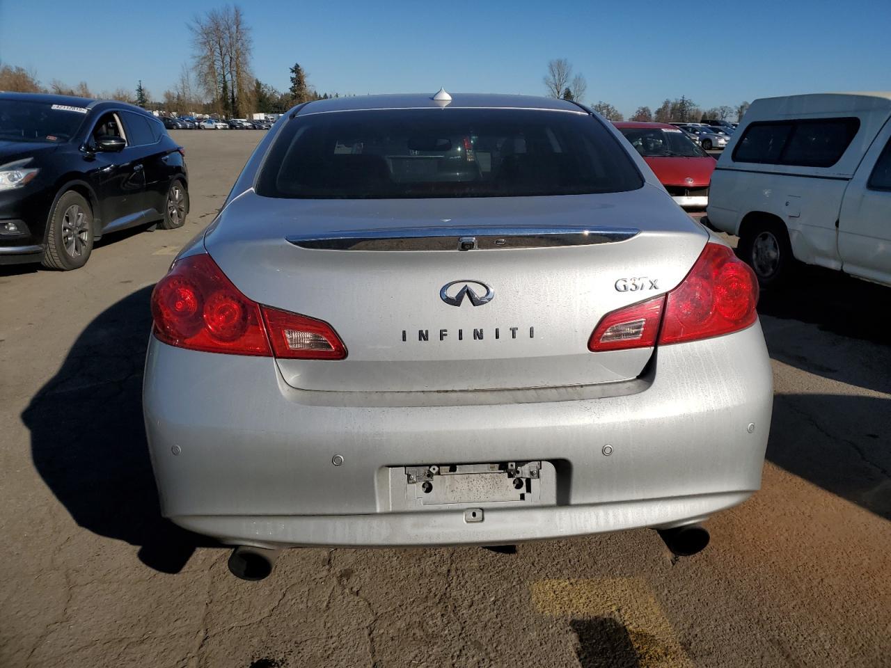 2012 INFINITI G37 - Image 6
