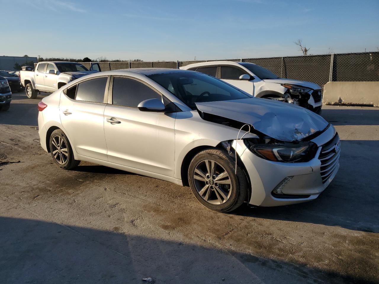 2018 HYUNDAI ELANTRA SE - Фото 4