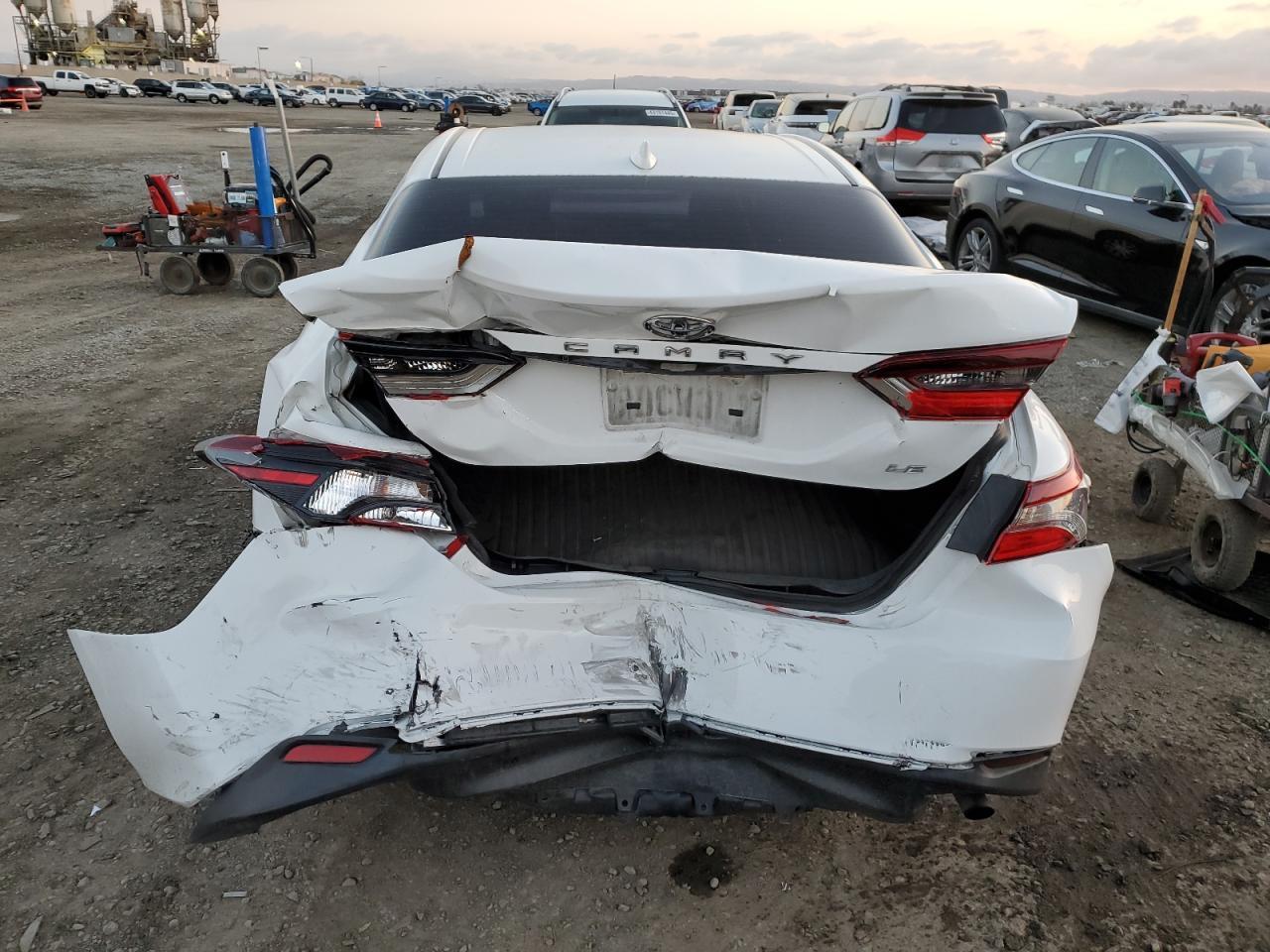 2023 TOYOTA CAMRY LE - Фото 6