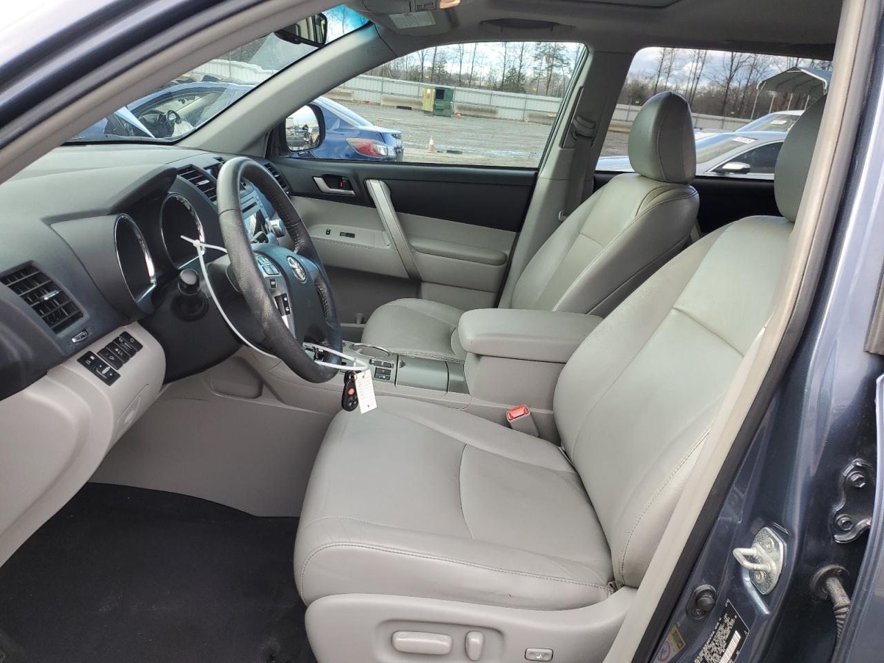2012 TOYOTA HIGHLANDER - Image 7