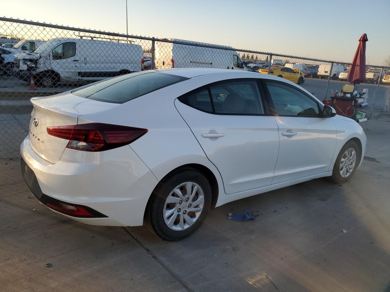 2019 HYUNDAI ELANTRA SE - Фото 3