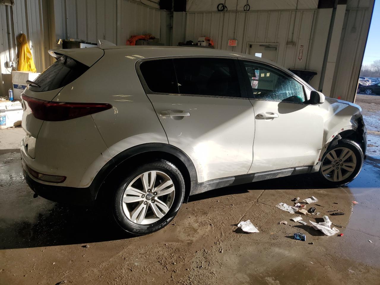 2017 KIA SPORTAGE L - Image 3