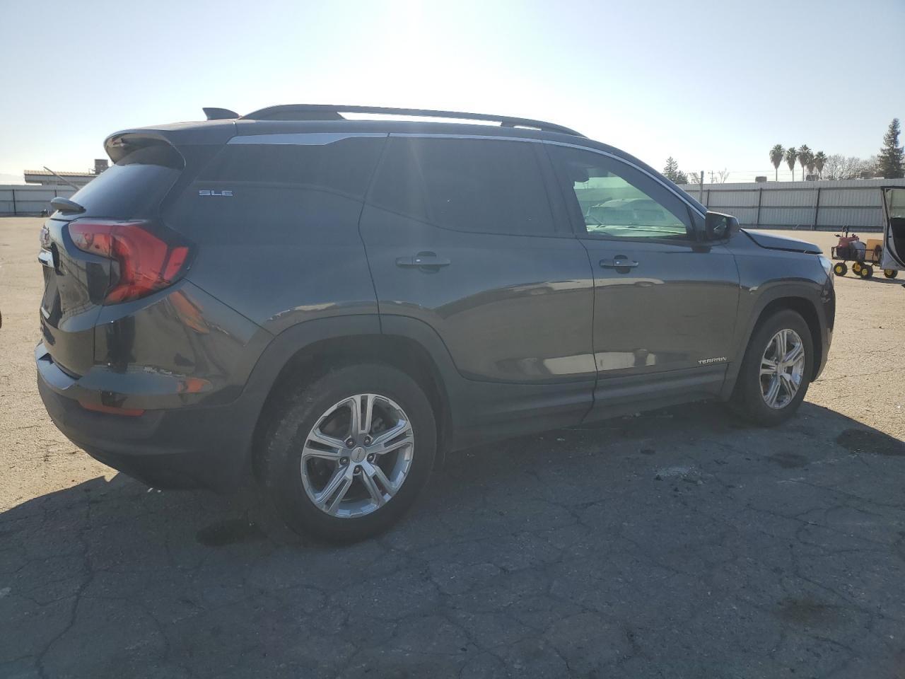 2018 GMC TERRAIN SL - Image 3
