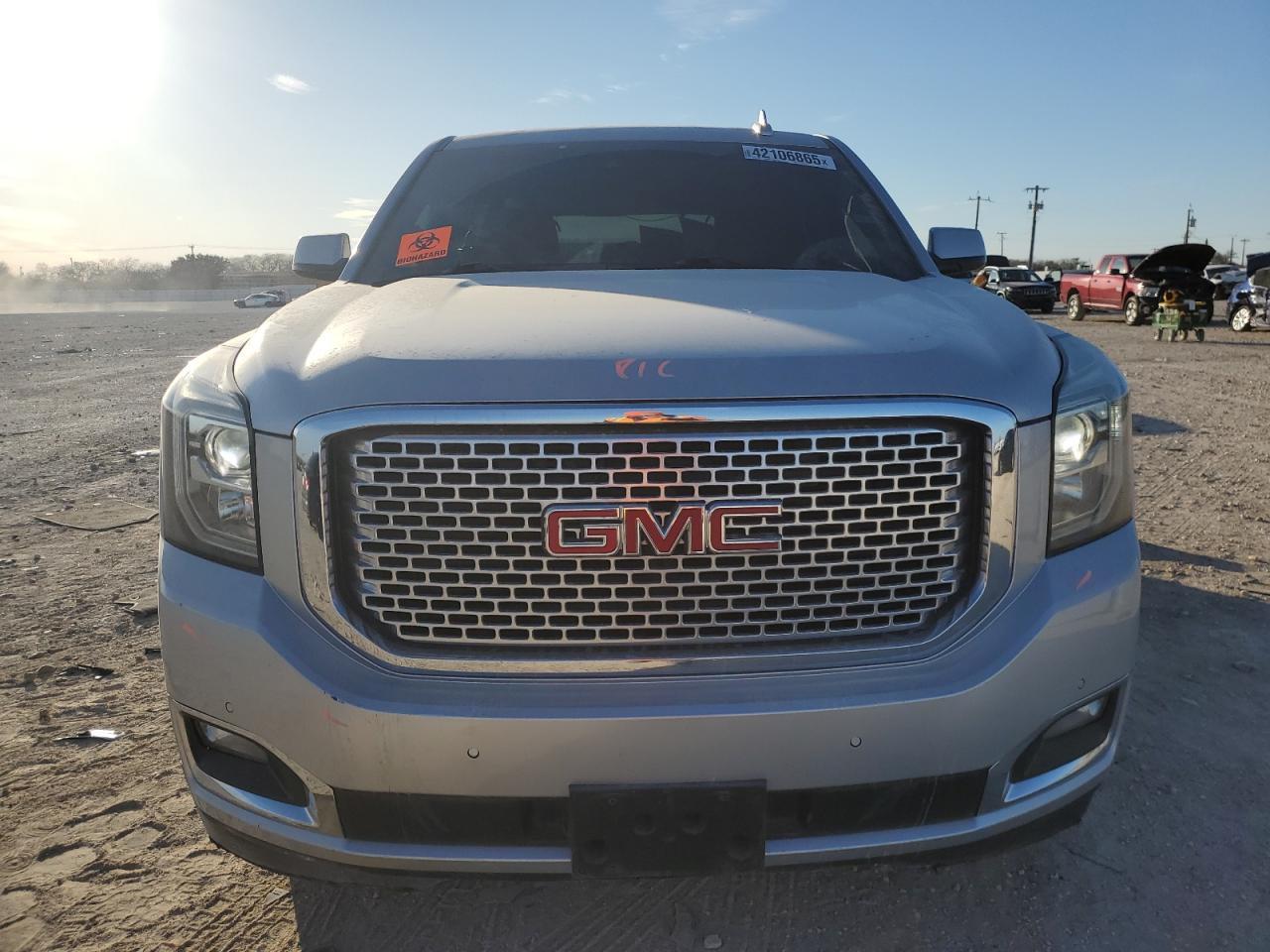 2017 GMC YUKON DENA - Фото 5