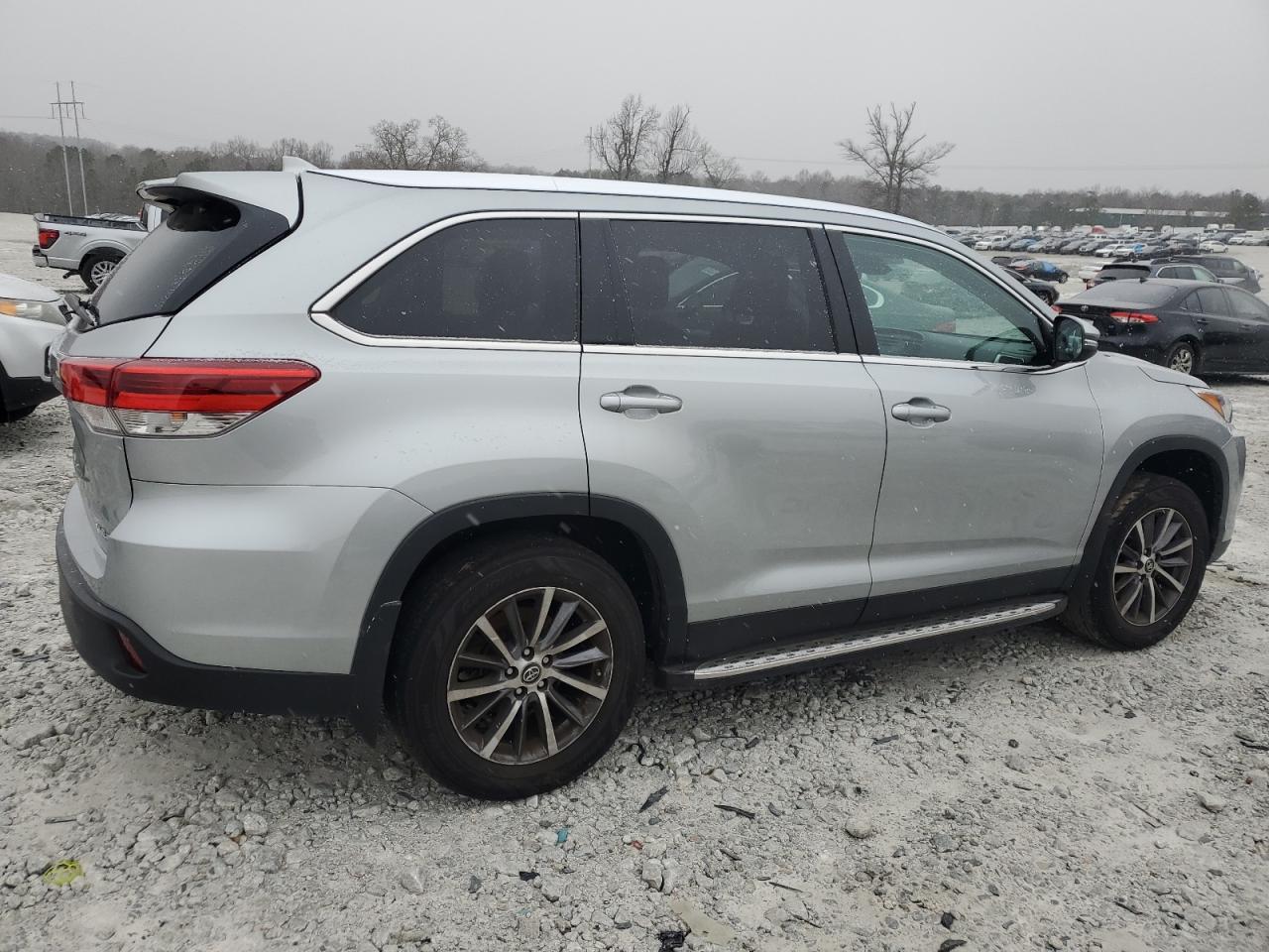 2019 TOYOTA HIGHLANDER - Image 3