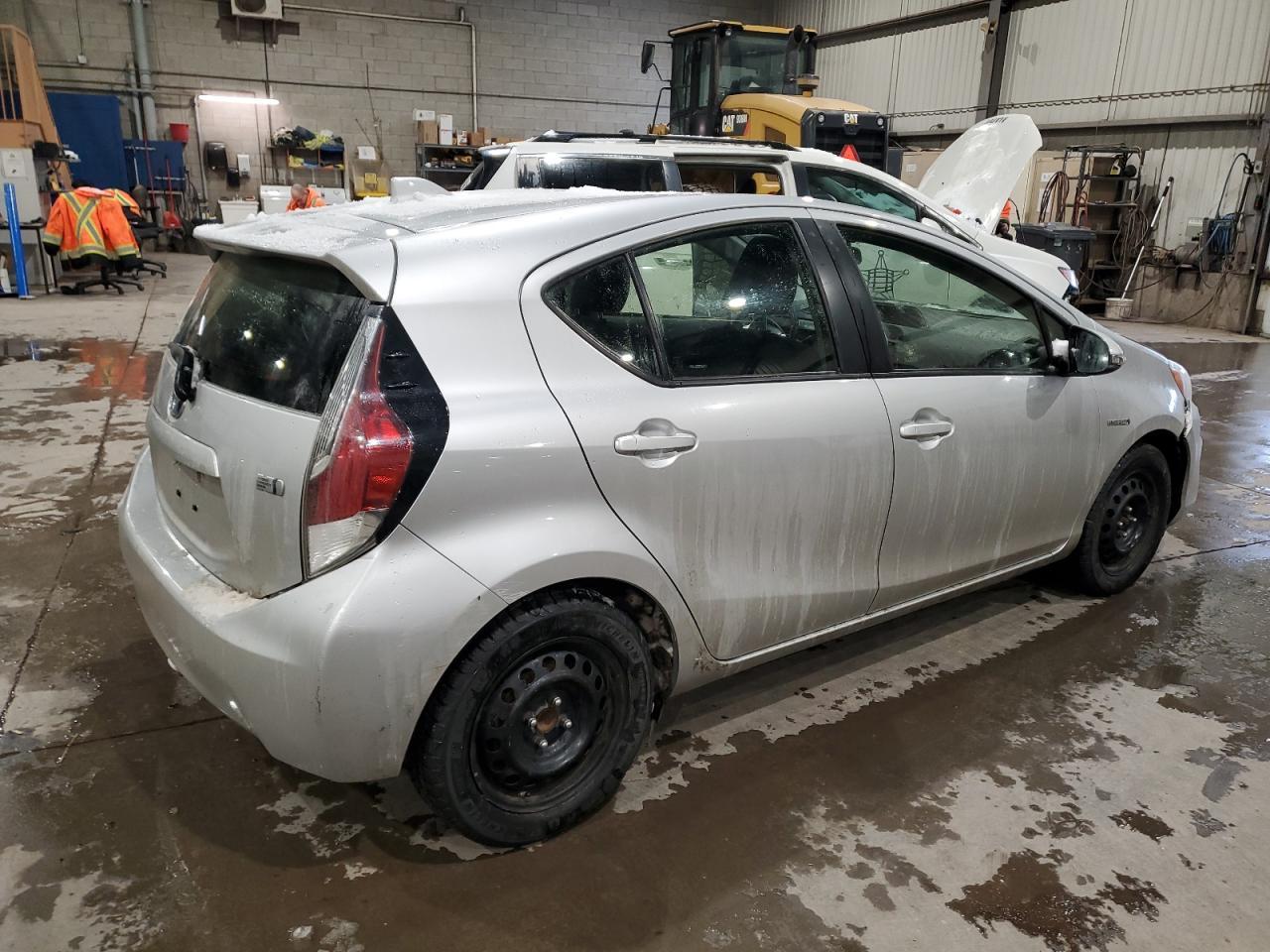 2015 TOYOTA PRIUS C - Image 3