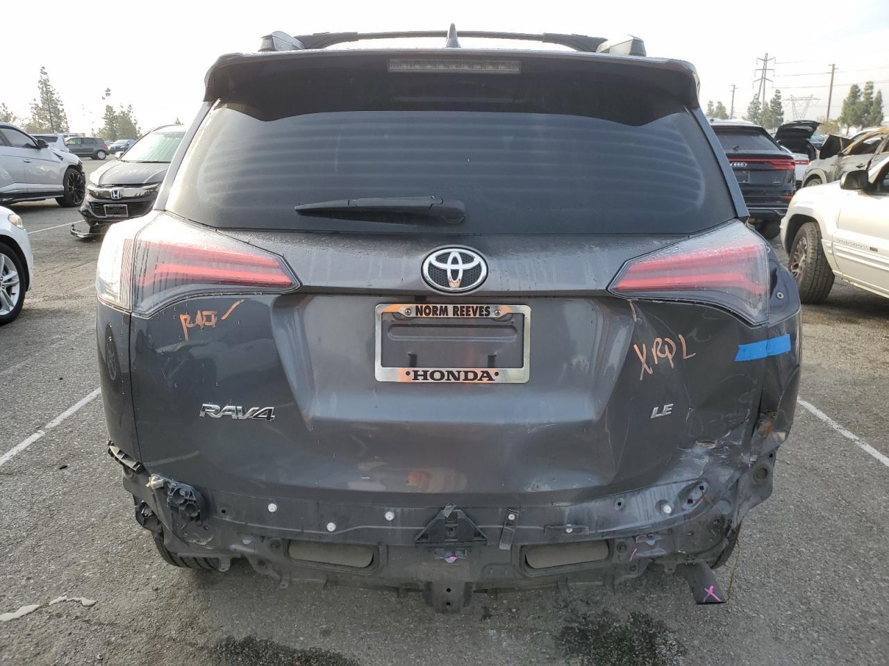 2017 TOYOTA RAV4 LE - Фото 6