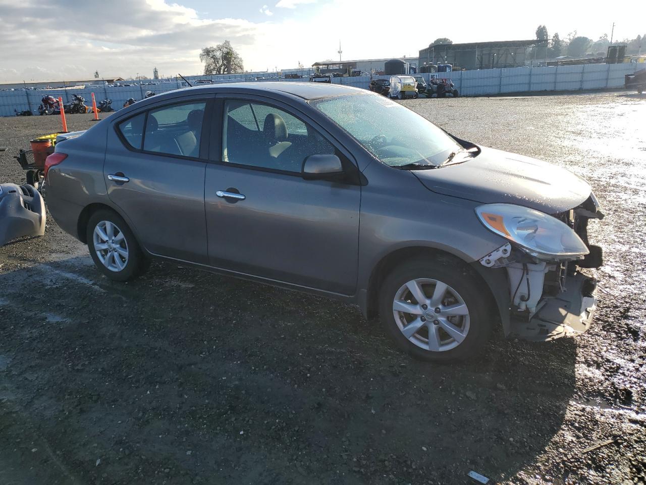 2014 NISSAN VERSA S - Image 4