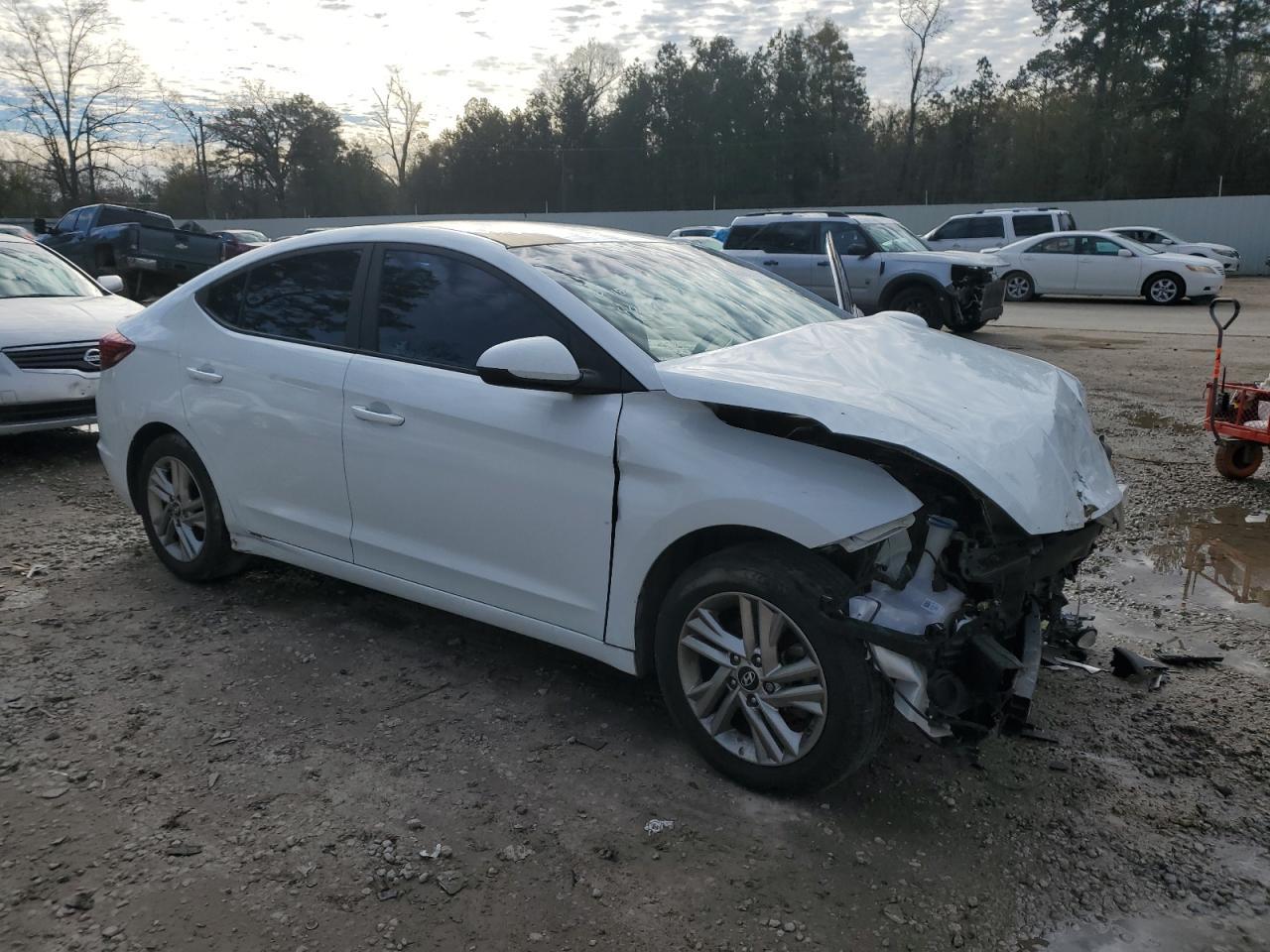 2019 HYUNDAI ELANTRA SE - Image 4